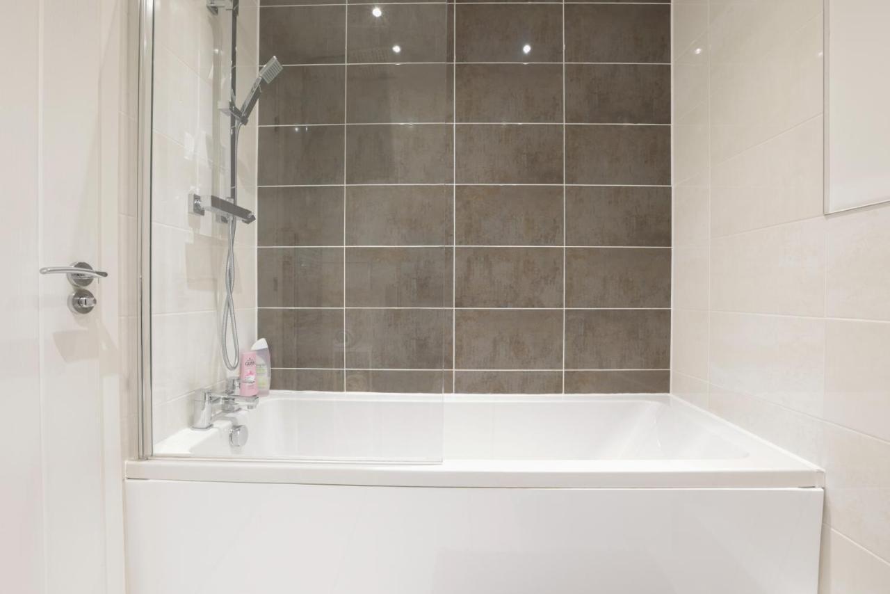 Southbank Leeds Apartment. New! With Free Parking Zewnętrze zdjęcie